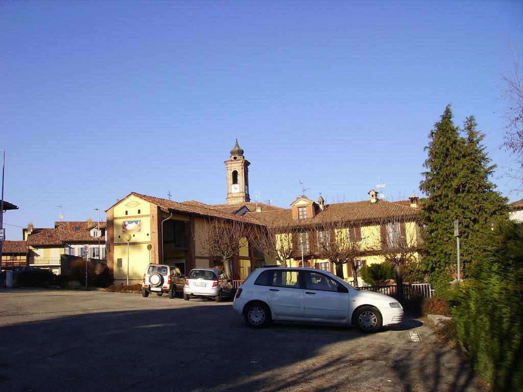 Al Centro Del Borgo Appartement Guarene Buitenkant foto