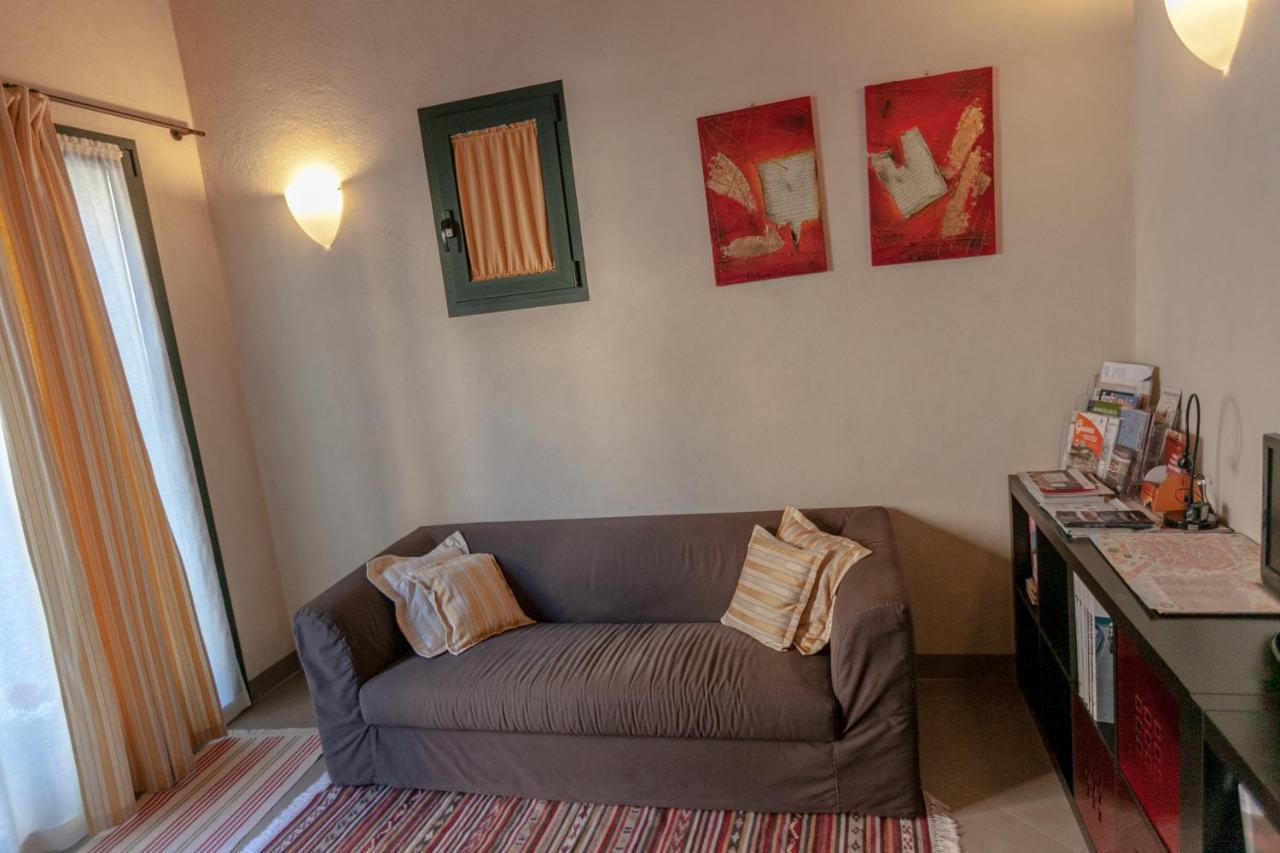 Al Centro Del Borgo Appartement Guarene Buitenkant foto