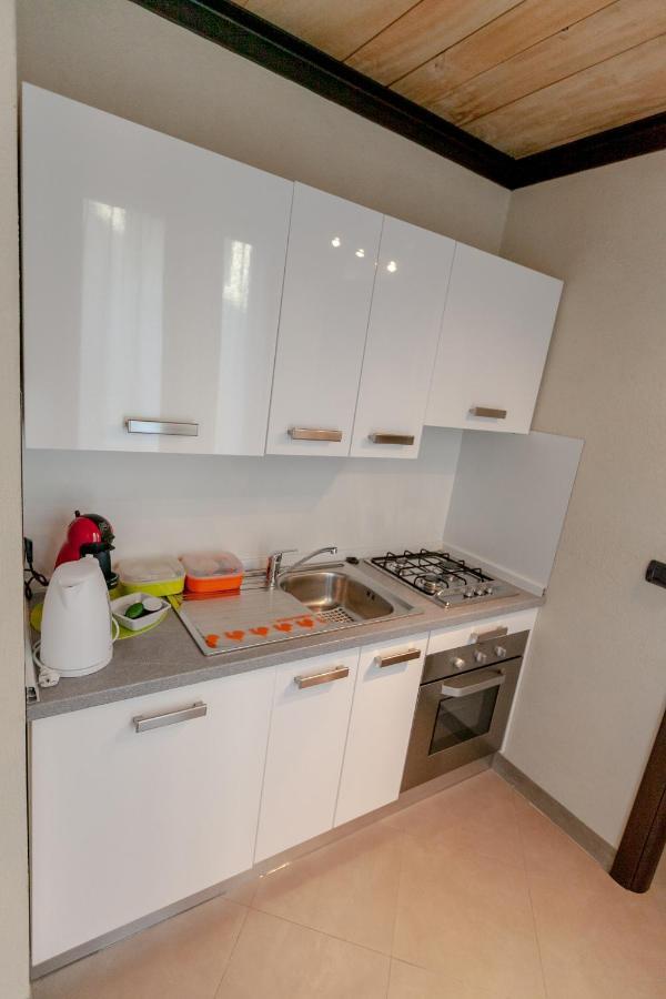 Al Centro Del Borgo Appartement Guarene Buitenkant foto