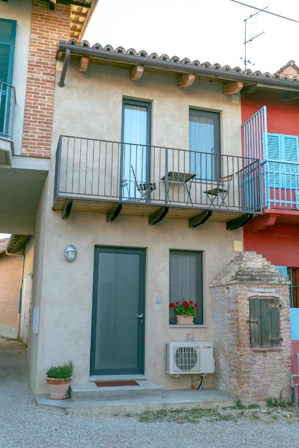 Al Centro Del Borgo Appartement Guarene Buitenkant foto