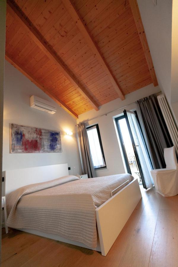 Al Centro Del Borgo Appartement Guarene Buitenkant foto